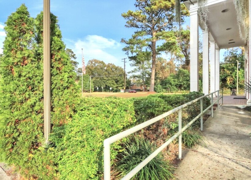 More Photos Of 309 Tibet Ave, Savannah Specialty For Sale