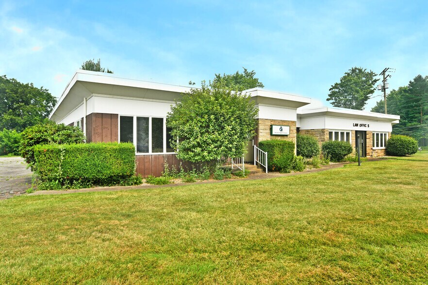 More Photos Of 696 Valley View Dr, Brookfield Office For Sale
