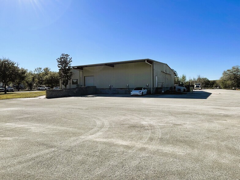 More Photos Of 4680 Lake Industrial Blvd, Tavares Warehouse For Sale