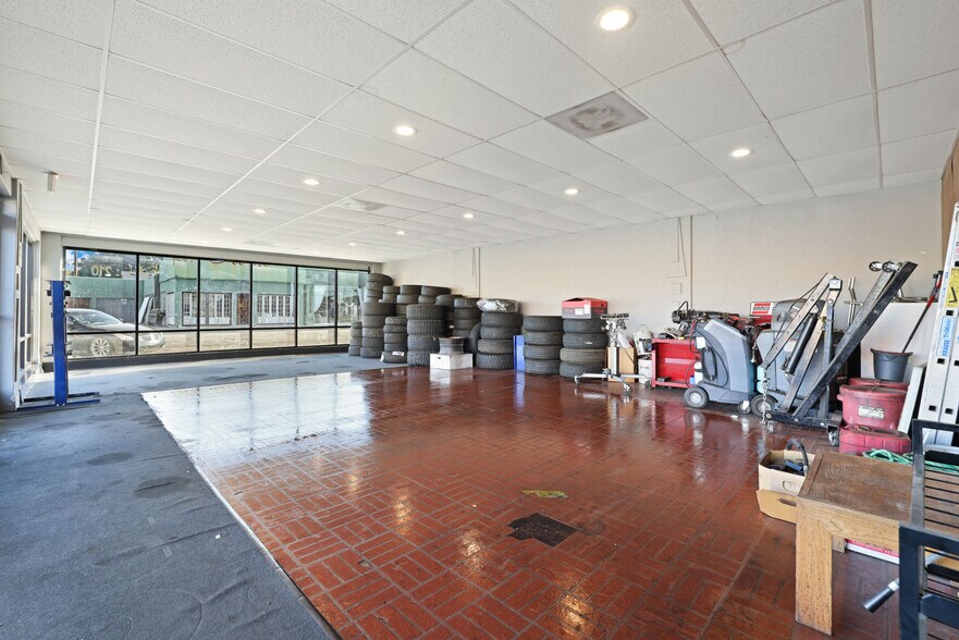 More Photos Of 210 S Center St, Turlock Auto Repair For Sale