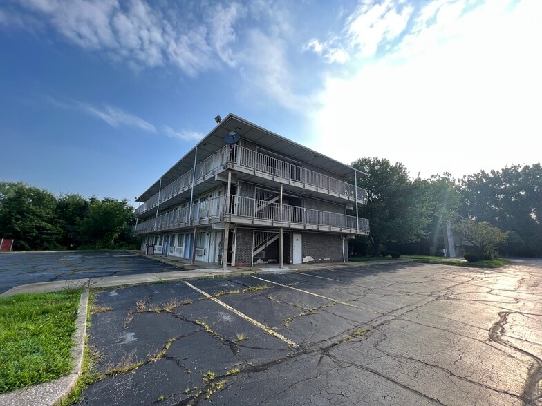 More Photos Of 311 E Highland Rd, Macedonia Hotel For Sale