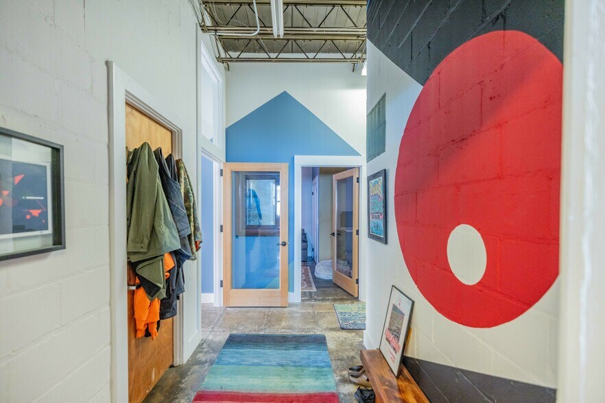 More Photos Of 46 Aston St, Asheville Light Manufacturing For Lease