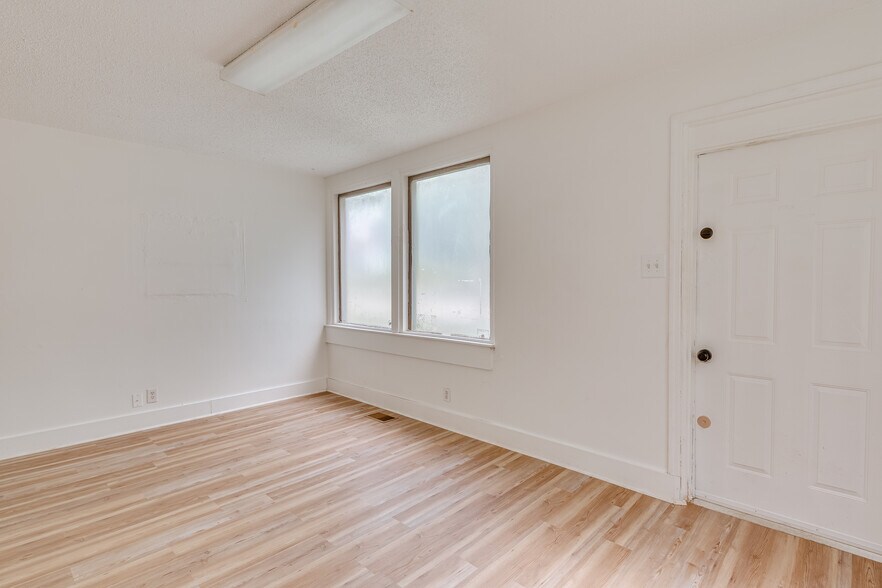 More Photos Of 1401 Spring Hill Ave, Mobile Medical For Sale