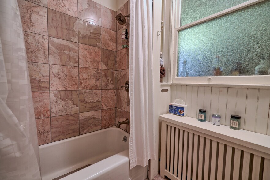 More Photos Of 511 Warren St, Hudson Storefront Retail Residential For Sale