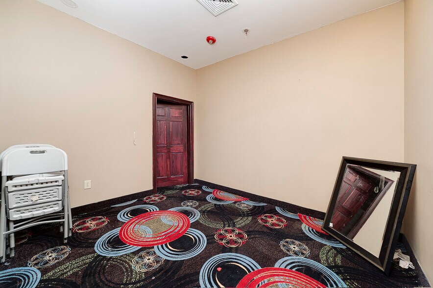 More Photos Of 3720 Bloomfield Village Dr, Macon-Bibb Storefront For Sale