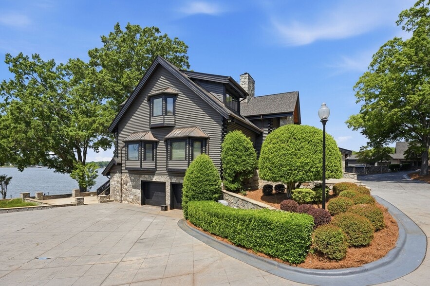 More Photos Of 9715 Nine Eagles Ln, Charlotte Specialty For Sale