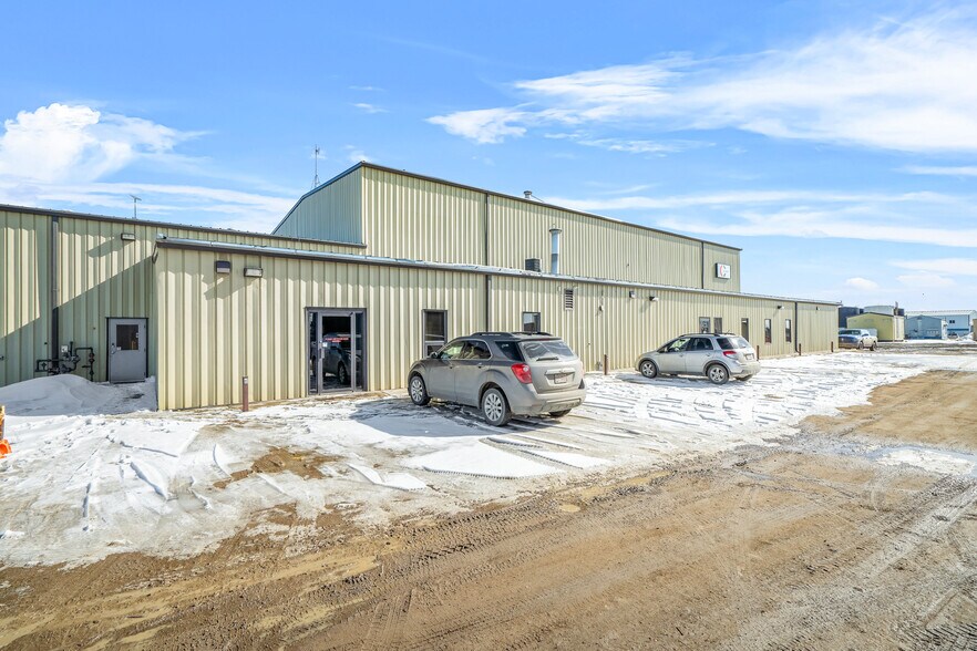 More Photos Of 501075 RR 14, Lloydminster Manufacturing For Sale