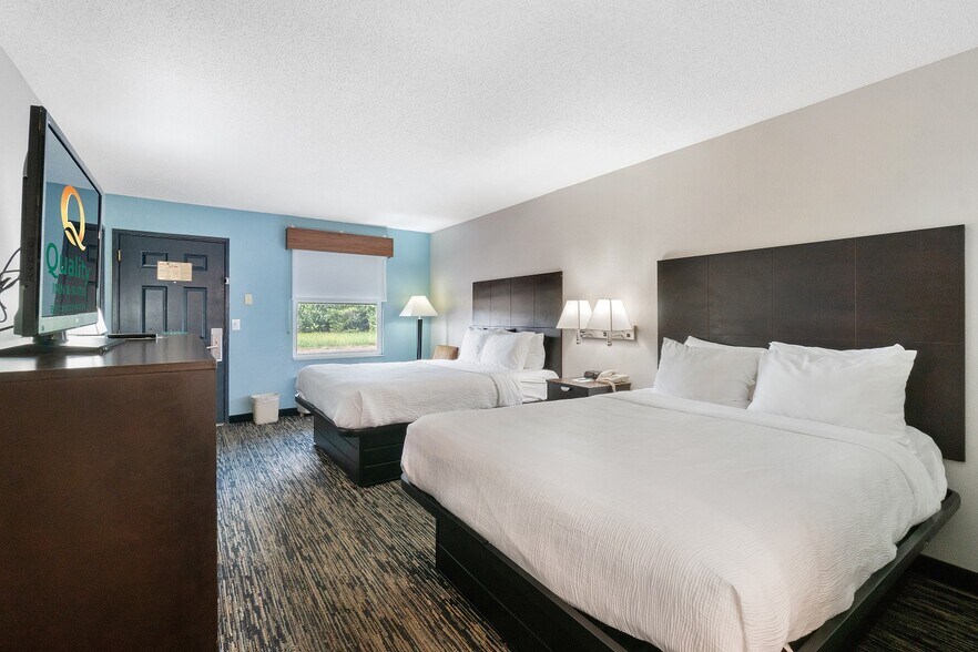 More Photos Of 107 Princeton Blvd, Adairsville Hotel For Sale