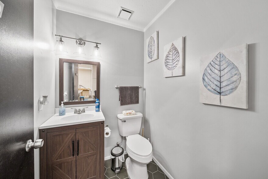 More Photos Of 2135 E 5th St, Panama City Auto Repair For Sale