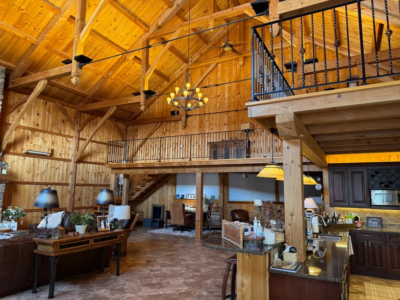 More Photos Of 115 Hilltop Dr, Phoenix Sports And Entertainment For Sale