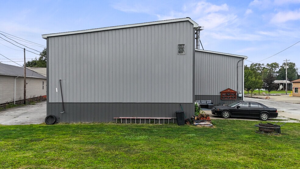 More Photos Of 41 Railroad St, New London Storefront For Sale