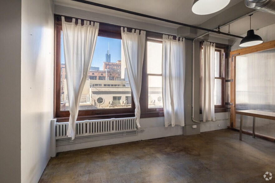 More Photos Of 724 S Spring St, Los Angeles Loft Creative Space For Lease