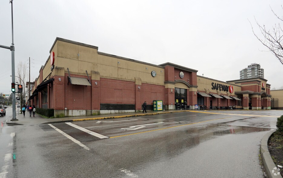 More Photos Of 800 McBride Blvd, New Westminster Supermarket For Lease