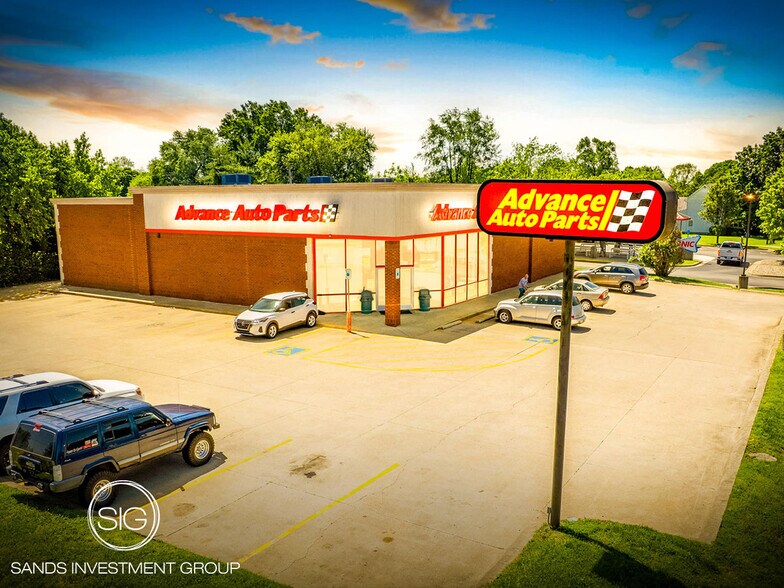 Primary Photo Of 725 N 3rd St, Bardstown Freestanding For Sale