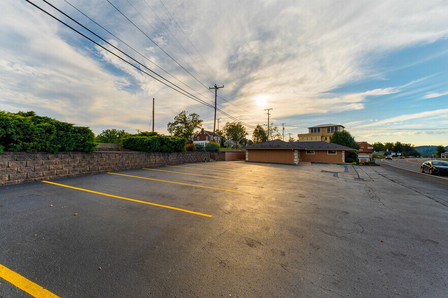 More Photos Of 5555 Us-60 E, Huntington Office For Sale