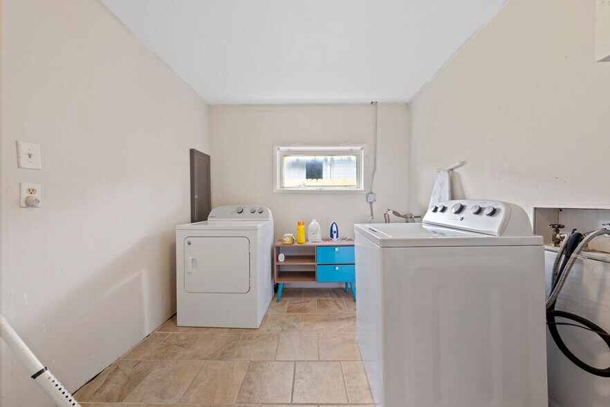 More Photos Of 3306 W Waco Dr, Waco Office Residential For Sale