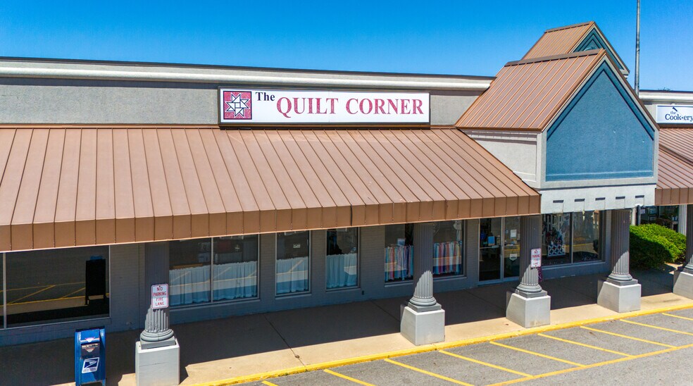 More Photos Of 1925-2141 S Main St, Morton Unknown For Lease