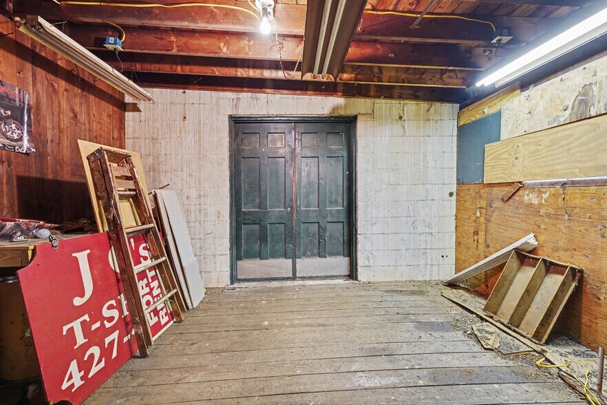 More Photos Of 427 W Gene Hairston St, Madison Auto Repair For Sale