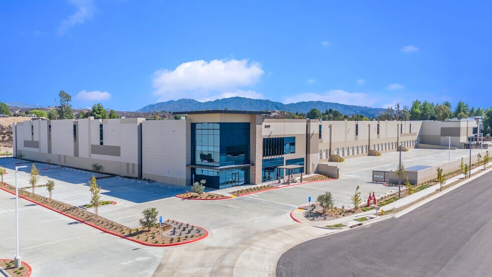 More Photos Of 25470 Springbrook Ave, Santa Clarita Distribution For Sale