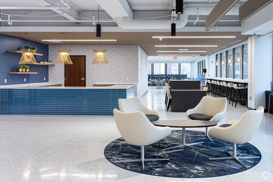 More Photos Of 7701 Forsyth Blvd, Clayton Office For Lease