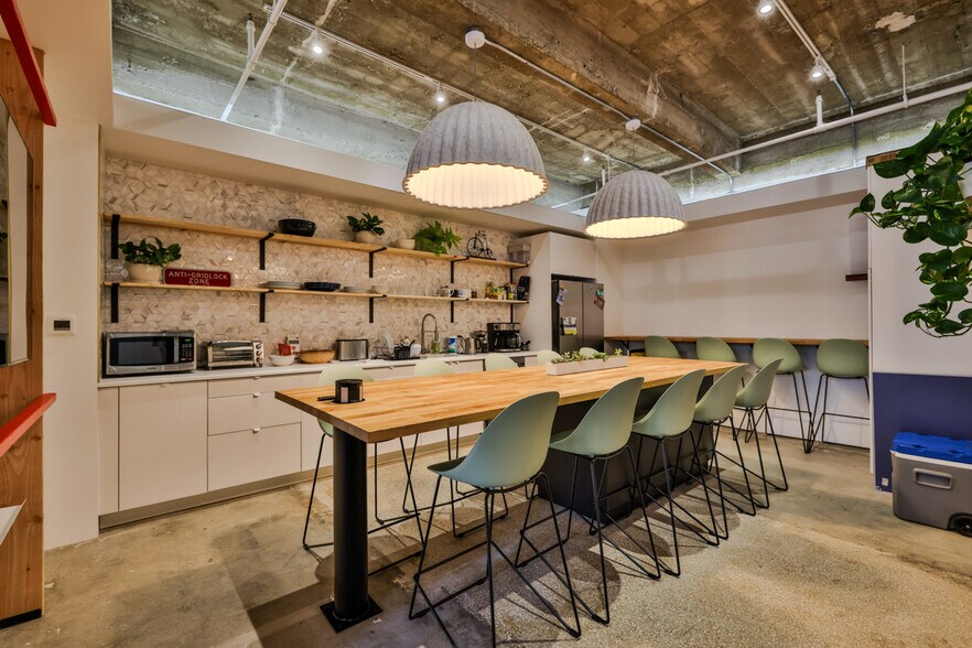 More Photos Of 742-748 S Hill St, Los Angeles Loft Creative Space For Lease