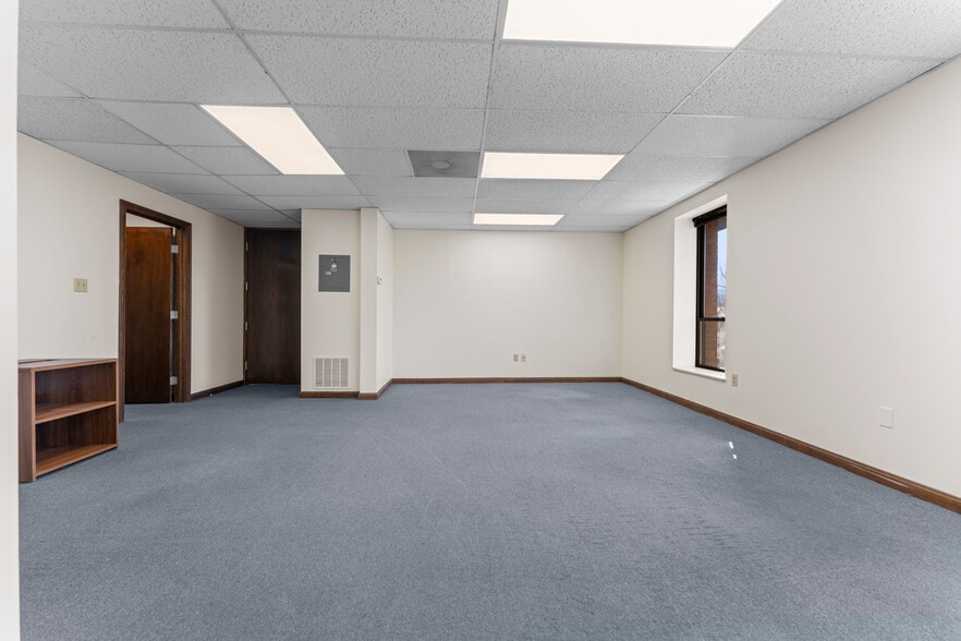 More Photos Of 600 Commerce Dr, Coraopolis Office Residential For Sale