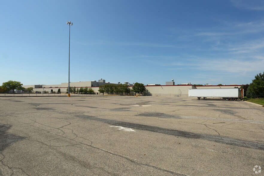 More Photos Of 36501 Van Born Rd, Romulus Warehouse For Lease