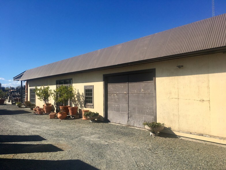More Photos Of 3150 Power Inn Rd, Sacramento Showroom For Sale