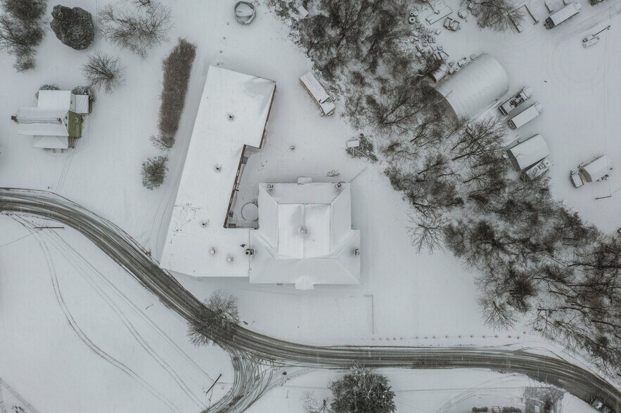 More Photos Of 1131 Sunview ave, Jeannette Manufacturing For Sale