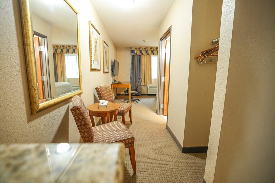 More Photos Of 625 W Washington St, Pittsfield Hotel For Sale