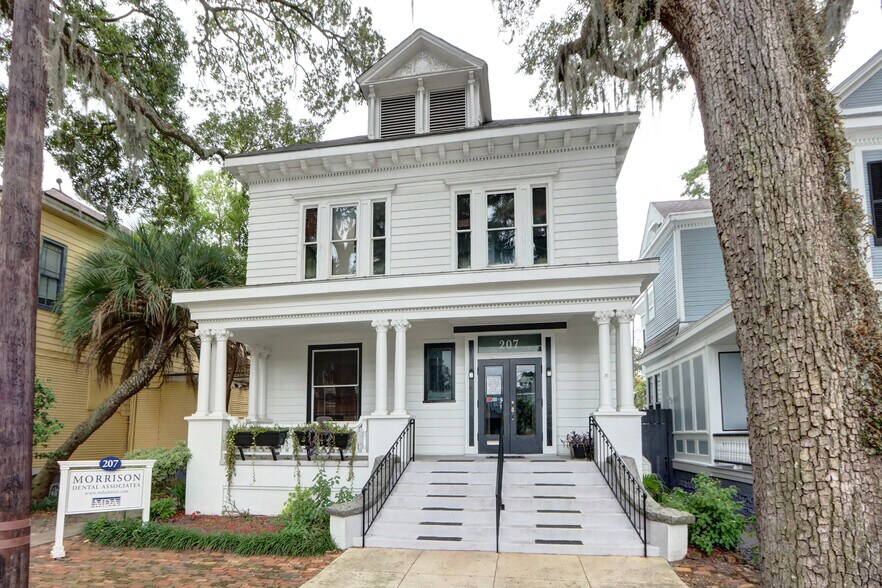 Primary Photo Of 207 E 31st St, Savannah Medical For Sale