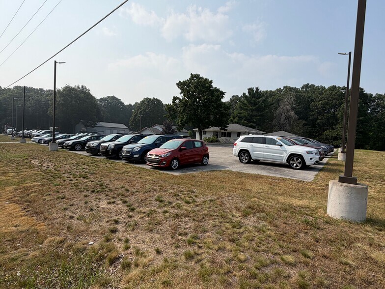 Primary Photo Of 15015 Cleveland St, Spring Lake General Retail For Lease