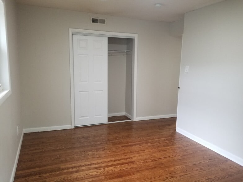More Photos Of 380 W Outer Dr, Oak Ridge Apartments For Sale