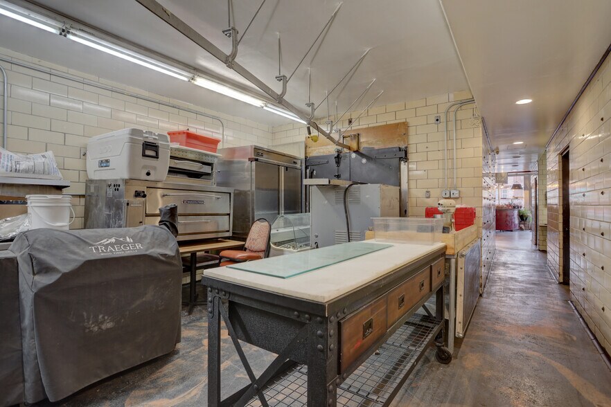 More Photos Of 3900-3910 W Colfax Ave, Denver Storefront For Lease