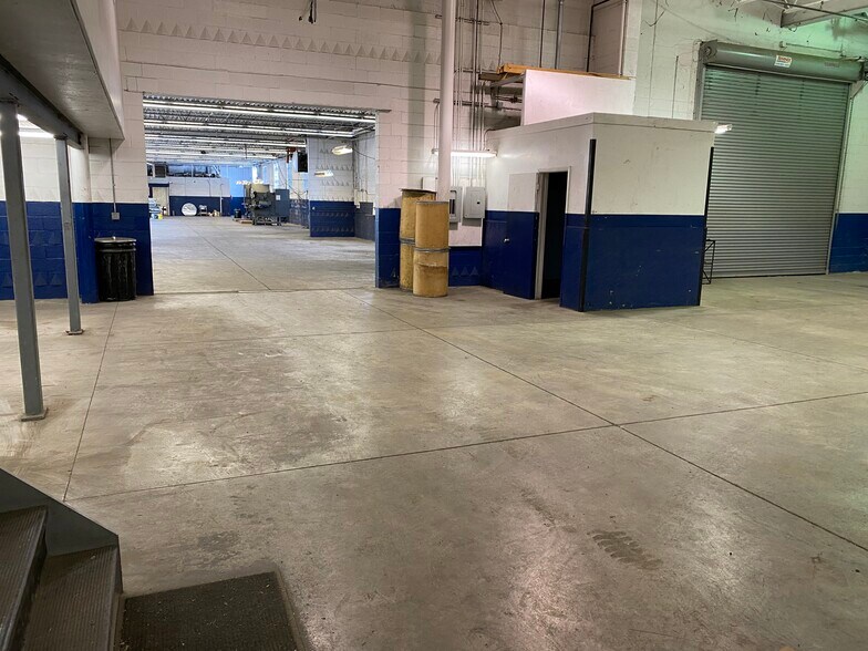 More Photos Of 7600 Exchange St, Valley View Manufacturing For Lease