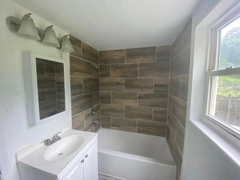 More Photos Of 57 Turner St, Mantua Apartments For Sale