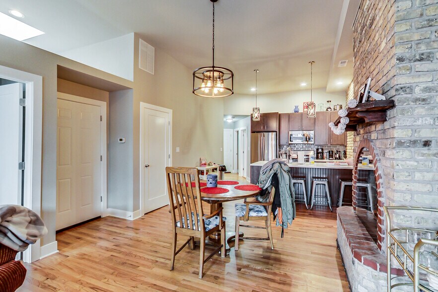 More Photos Of 2723 N Halsted St, Chicago Bar For Sale