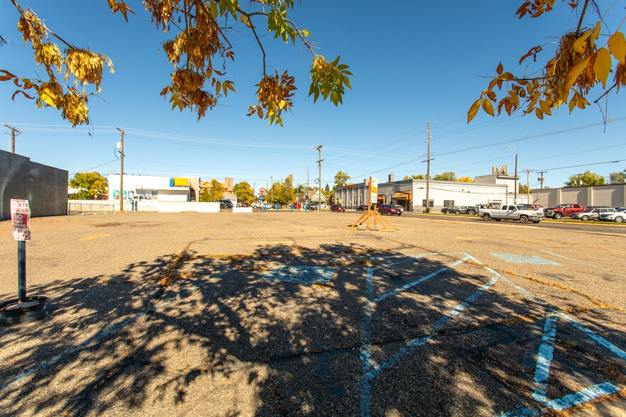 More Photos Of 815 N 1st Ave, Great Falls Auto Dealership For Sale