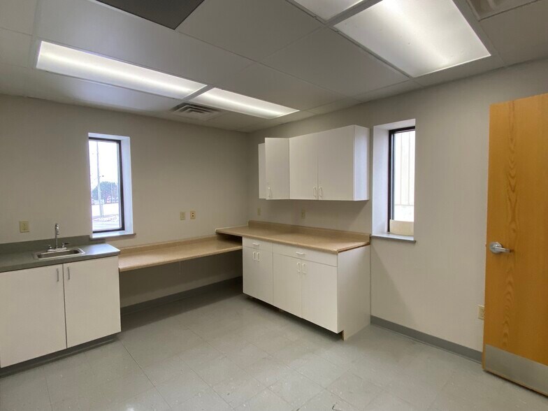 More Photos Of 2704 Jedderds Ave, Fort Wayne Warehouse For Sale