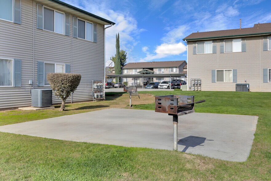 More Photos Of 1832 Merced St, Madera Apartments For Sale