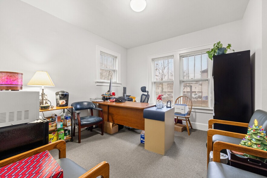 More Photos Of 520 E Maxwell St, Lexington Office For Sale