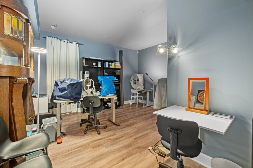 More Photos Of 201 Queen St S, Mississauga Storefront Retail Office For Sale