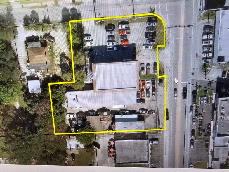 Primary Photo Of 18356 W Dixie Hwy, North Miami Beach Warehouse For Lease