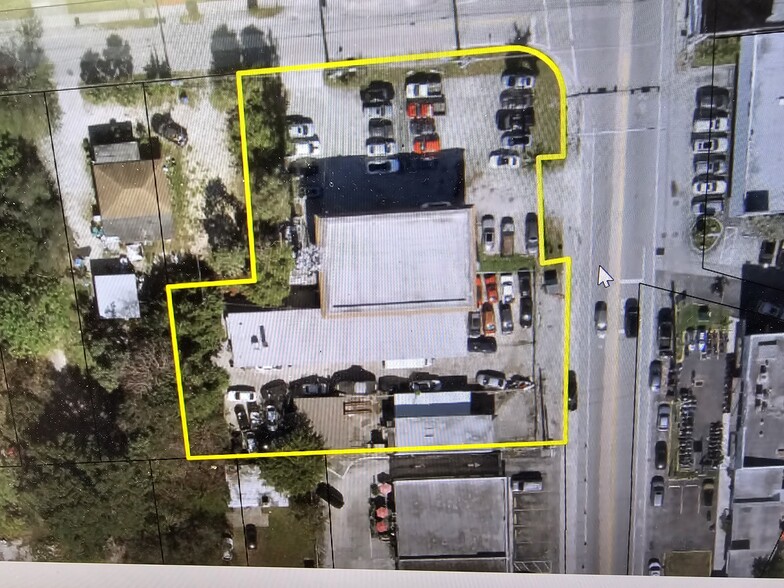 Primary Photo Of 18356 W Dixie Hwy, North Miami Beach Service For Lease