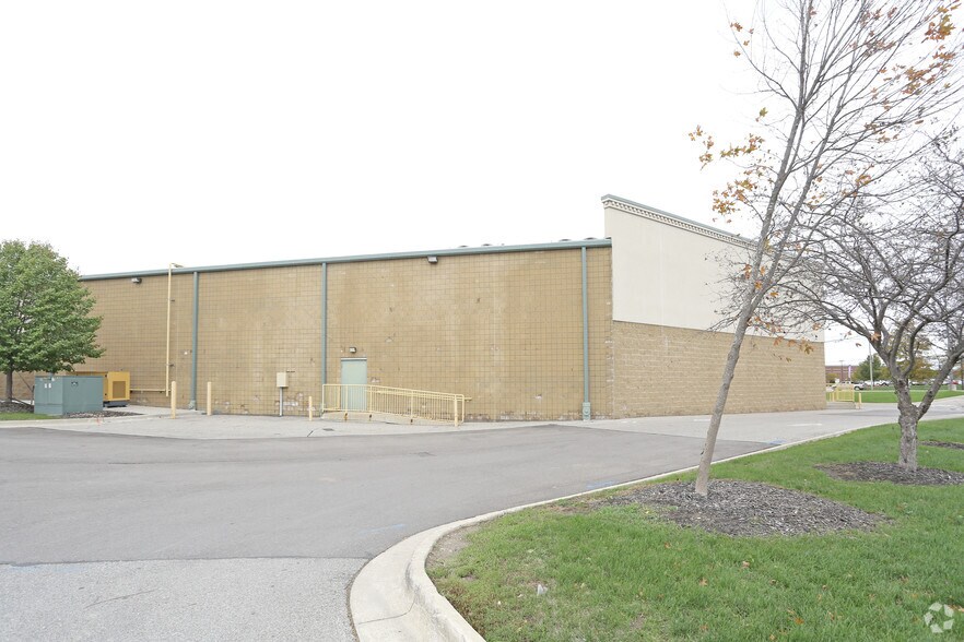 More Photos Of 66822-66900 Gratiot Ave, Richmond Unknown For Lease