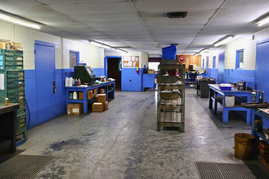 More Photos Of 337 N Fairville Ave, West Hanover Flex For Lease