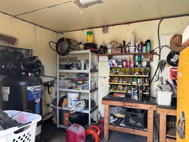 More Photos Of 761 Wesley Ave, Tarpon Springs Manufacturing For Sale