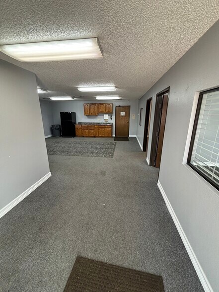 More Photos Of 5695 Parachute Cir, Colorado Springs Service For Lease