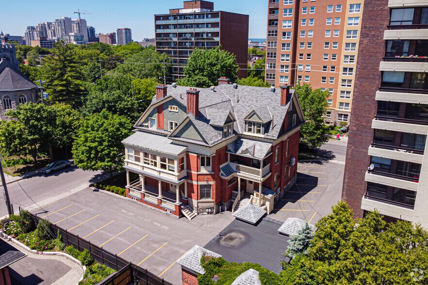 More Photos Of 5 Blackburn Ave, Ottawa Office For Sale