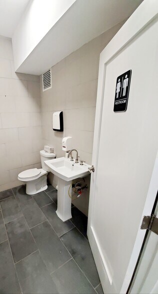 More Photos Of 13 E 37th St, New York Office Residential For Sale